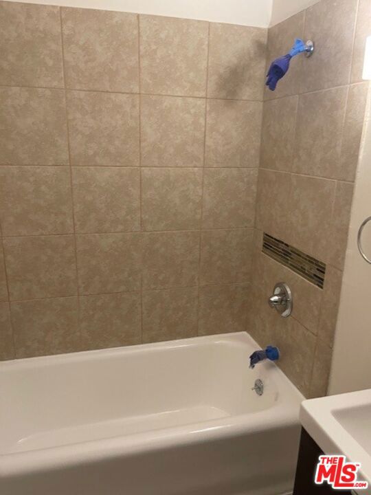 1406 2nd Avenue, Los Angeles CA: https://media.crmls.org/mediaz/f6cfa5e9-7b78-4262-95ea-c5ec7e8fd334.jpg