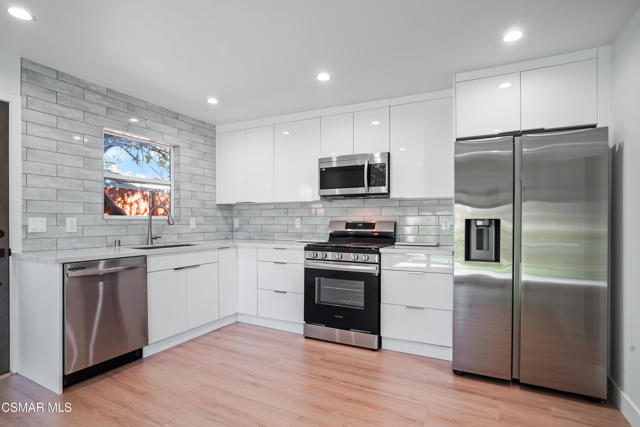 7804 Kentland Avenue, West Hills CA: https://media.crmls.org/mediaz/f6cfb704-8c12-473b-bbb8-6820734d3bf5.jpg