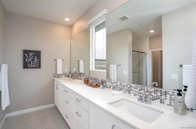 2078 Bluestone Cir, Chula Vista CA: https://media.crmls.org/mediaz/f6cfb963-cb2b-483e-8c8a-650e6a615c02.jpg