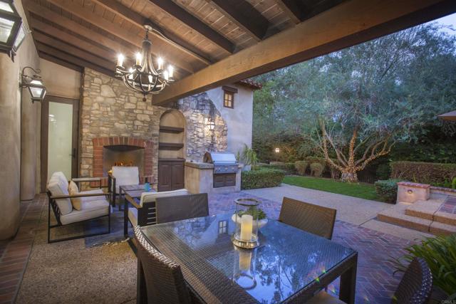 7031 Calle Portone, Rancho Santa Fe CA: https://media.crmls.org/mediaz/f6d16451-7a03-448a-90a3-728fab32efb5.jpg