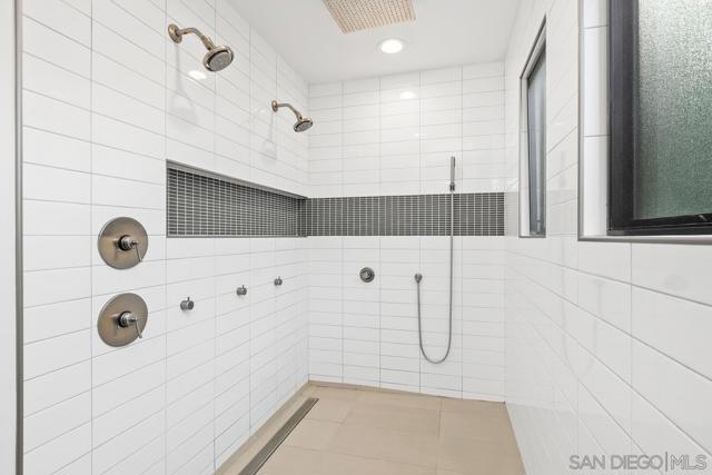 Image 16 of 40 For 4286 Merritt Boulevard