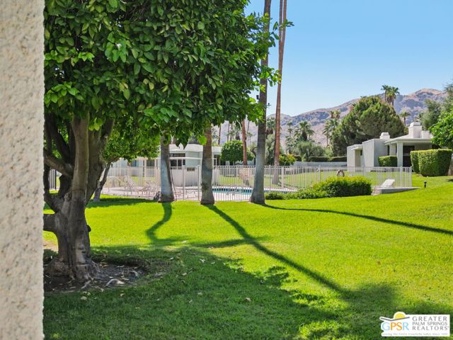 1445 Via Isla, Palm Springs CA: https://media.crmls.org/mediaz/f6d223de-3bbc-4479-9e23-f76a7b0ebf2b.jpg