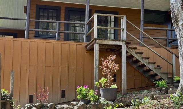 102 Santa Maria Avenue, Portola Valley CA: https://media.crmls.org/mediaz/f6d22571-5f55-4f3e-972b-e6935c5e3d94.jpg