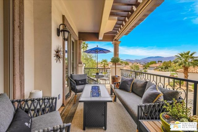2010 Via San Martino, Palm Desert CA: https://media.crmls.org/mediaz/f6d2407a-ea06-4324-a8f3-6f6a1fad8b8d.jpg