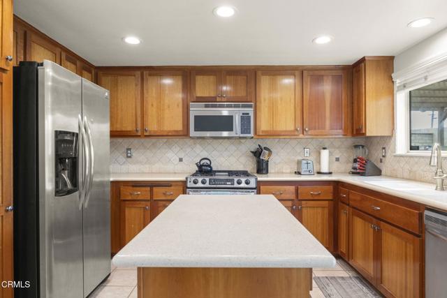 Detail Gallery Image 12 of 45 For 1531 Daphne Ave, Ventura,  CA 93004 - 4 Beds | 3 Baths