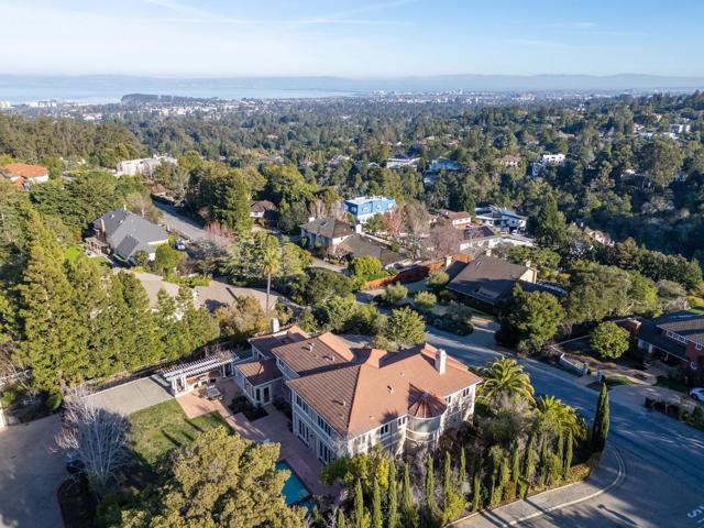 2496 Butternut Drive, Hillsborough CA: https://media.crmls.org/mediaz/f6d2eb3e-3ea9-46f9-857a-513048ee3b18.jpg