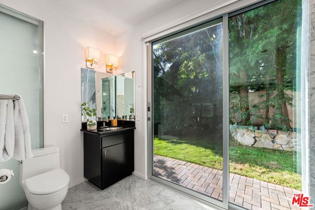 933 Bluegrass Lane, Los Angeles CA: https://media.crmls.org/mediaz/f6d33ead-65ba-43f3-8cdd-739cb381fdef.jpg