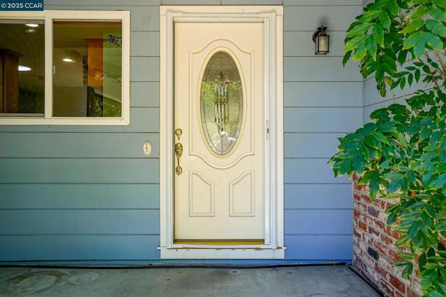 1801 Whitman Rd, Concord CA: https://media.crmls.org/mediaz/f6d3457b-51e7-4605-9465-13e393902cf4.jpg