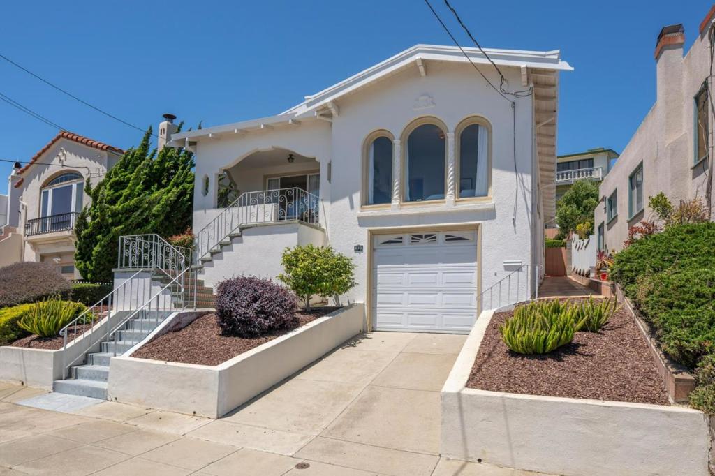 633 Pine Terrace