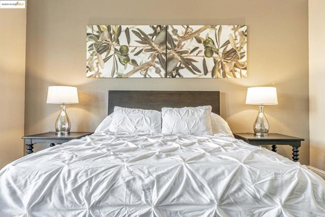 43 Sorrel Ct, Oakley CA: https://media.crmls.org/mediaz/f6d3d214-5f46-477b-b8c4-31fa646900f5.jpg