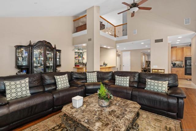 1566 Plantation Way, El Cajon CA: https://media.crmls.org/mediaz/f6d447eb-d0f3-4dfd-b202-2041b77faa86.jpg