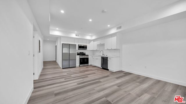 627 N Dillon Street, Los Angeles CA: https://media.crmls.org/mediaz/f6d48c50-2e0b-41e3-bb28-1b5a70405320.jpg