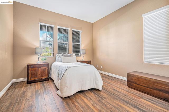 1741 Veneto Ln, Brentwood CA: https://media.crmls.org/mediaz/f6d5e044-7a5b-4863-8fba-15b8a690adcd.jpg