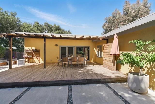 3225 Upper Lock Avenue, Belmont CA: https://media.crmls.org/mediaz/f6d5e993-73df-461d-b6b5-7c3fbcae6833.jpg