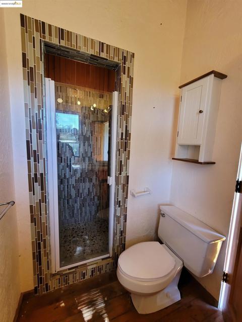 40 Hilldale Ct, Orinda CA: https://media.crmls.org/mediaz/f6d7498c-388b-46cb-b171-7ebcc3056869.jpg