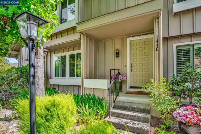1430 Tampico Pl, Walnut Creek CA: https://media.crmls.org/mediaz/f6d76f5b-568b-4f0f-a5b3-856f03308350.jpg