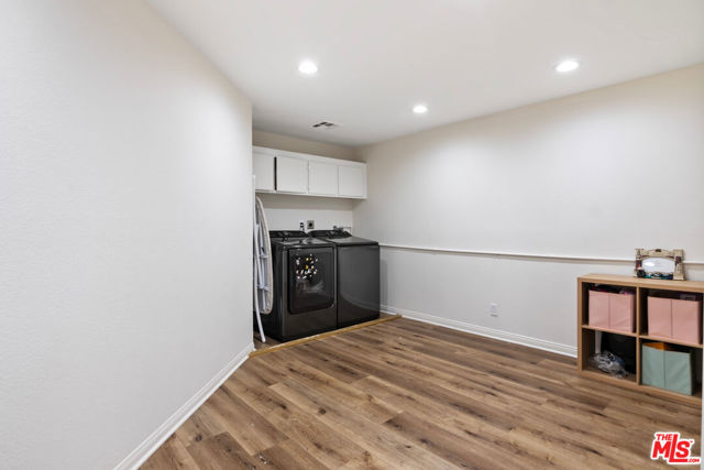 18730 Hatteras Street, Tarzana CA: https://media.crmls.org/mediaz/f6d7b288-e690-49df-8dba-1380544233f0.jpg
