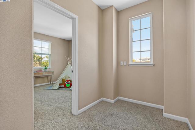 1304 Pyrenees St, Tracy CA: https://media.crmls.org/mediaz/f6d7dd0d-a455-4878-8de5-3f8868ecffb8.jpg