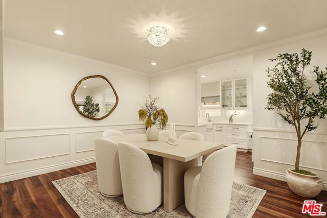 324 15th Street, Santa Monica CA: https://media.crmls.org/mediaz/f6d7ed26-4fbc-4585-bdd0-987e29ed6be1.jpg
