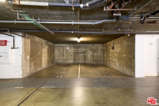 1228 14th Street, Santa Monica CA: https://media.crmls.org/mediaz/f6d7f89b-1997-4b2c-a5c8-f0bdfb618251.jpg
