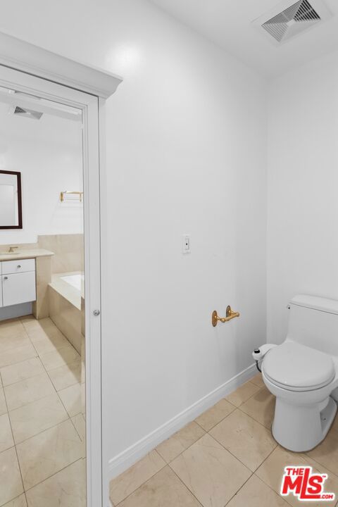 https://media.crmls.org/mediaz/f6d8030e-54cd-4e9a-a3c1-15b4c20ab42c.jpg?preset=X-Large