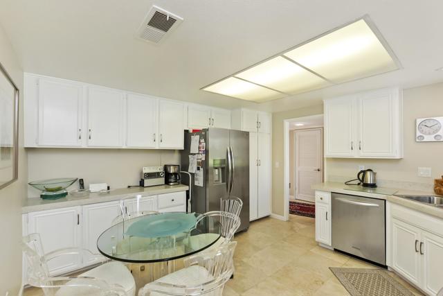 72416 Sommerset Drive, Palm Desert CA: https://media.crmls.org/mediaz/f6d8889e-c23e-4152-b9a1-2eda37dbebe7.jpg