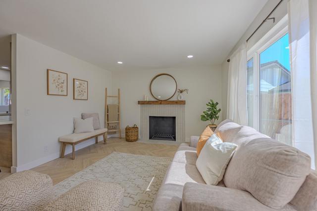 10805 Eberly Ct, San Diego CA: https://media.crmls.org/mediaz/f6d88b79-feea-476a-b7fb-cf409717bb09.jpg