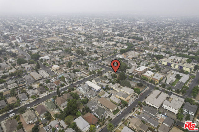 1535 W 28th Street, Los Angeles CA: https://media.crmls.org/mediaz/f6d985b4-aa8f-450a-9a4f-e7daa94ac298.jpg