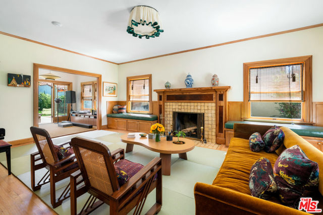 1672 Buckingham Road, Los Angeles CA: https://media.crmls.org/mediaz/f6d989e1-8ec2-4fd2-b4f5-96bcee93158a.jpg