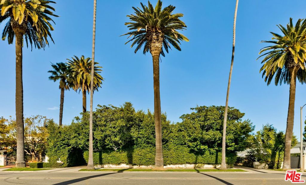710 N Beverly Drive, Beverly Hills, CA 90210