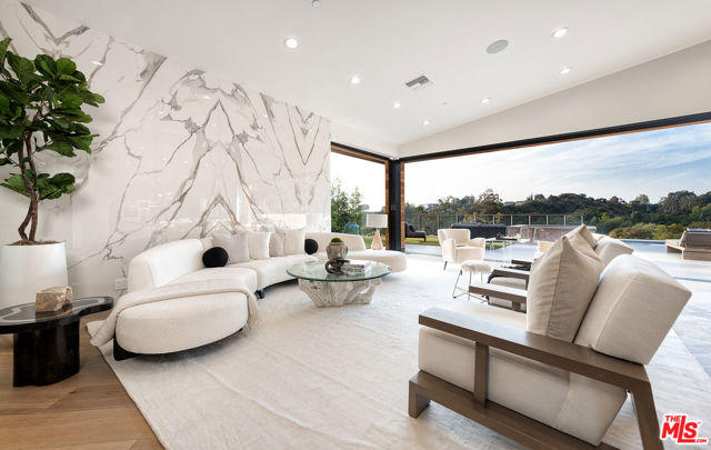 9153 Janice Place, Beverly Hills CA: https://media.crmls.org/mediaz/f6d9f653-5b07-4a4d-a9ec-ce097257de45.jpg