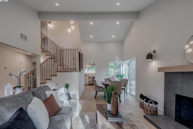 311 Foxboro Ct, San Ramon CA: https://media.crmls.org/mediaz/f6d9fb7c-a503-4de0-9ecd-e5ad90636de0.jpg