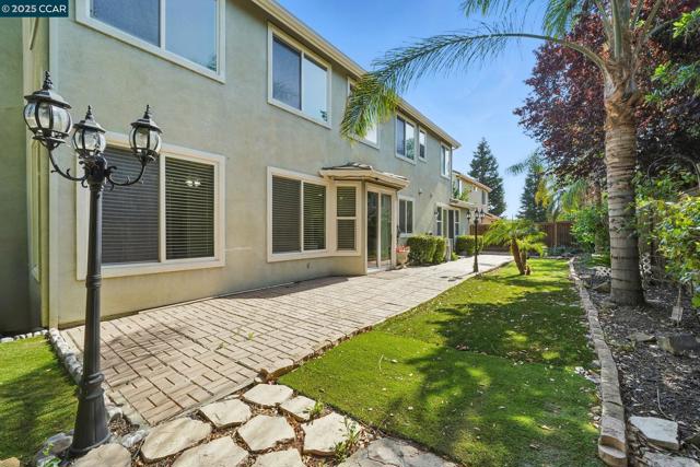1782 Anastasia Dr, Brentwood CA: https://media.crmls.org/mediaz/f6da0b98-c8fa-479a-8078-e0fe42ea8fd5.jpg
