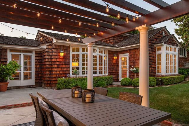5839 Camino De La Costa, La Jolla CA: https://media.crmls.org/mediaz/f6da1496-097a-4ea1-a2a0-16ef9ab40b4c.jpg