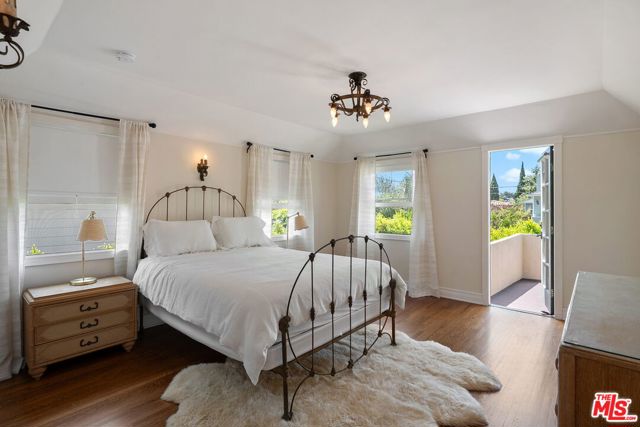 504 24Th Street, Santa Monica CA: https://media.crmls.org/mediaz/f6da39ba-b71e-4489-9576-df36f387ef5a.jpg