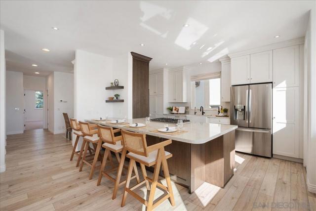 819 Van Nuys St, San Diego CA: https://media.crmls.org/mediaz/f6da5d60-926d-4427-84fc-0e6937c9757d.jpg