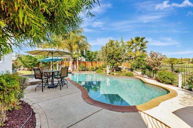290 Bonnie Lane, Hollister CA: https://media.crmls.org/mediaz/f6da9bd2-2e97-4923-9d4f-c50000e28f9e.jpg