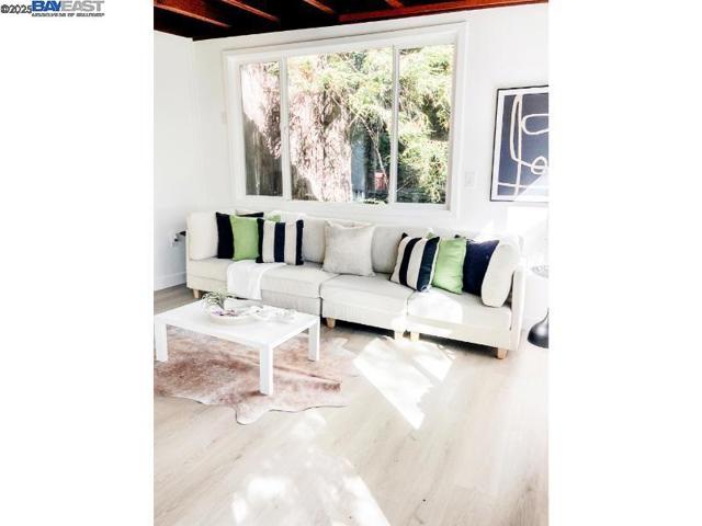 21401 Santa Clara Ave, Monte Rio CA: https://media.crmls.org/mediaz/f6dae699-0c51-4de1-a97c-4ba8a9a711cf.jpg