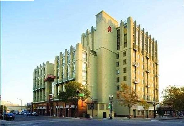 423 7th Street, Oakland CA: https://media.crmls.org/mediaz/f6db100c-c7ae-4cf2-919a-6f7e59158394.jpg