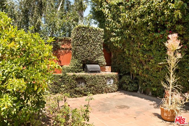 1541 Cardiff Avenue, Los Angeles CA: https://media.crmls.org/mediaz/f6db3d4d-35fe-4e86-b198-f8c6512ee892.jpg