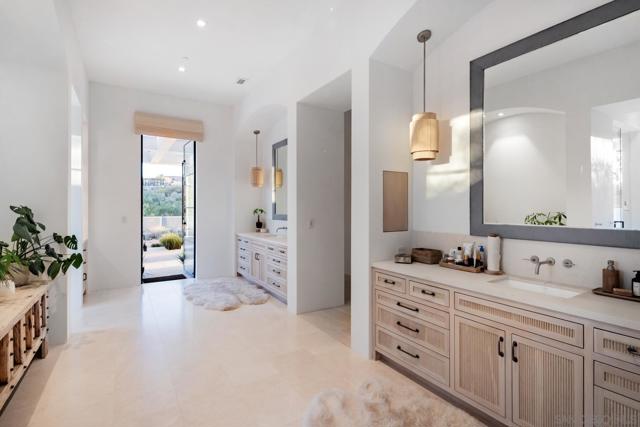 14783 Roxbury Terr., Rancho Santa Fe CA: https://media.crmls.org/mediaz/f6db8e48-e9a9-4ea6-b03a-baac9c607c80.jpg