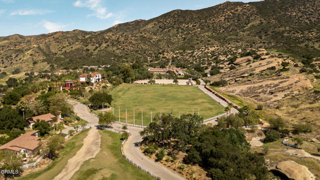 Detail Gallery Image 22 of 75 For 2940 Kuehner Dr, Simi Valley,  CA 93063 - 57 Beds | 40 Baths