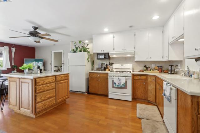 1101 Palm Avenue, Martinez CA: https://media.crmls.org/mediaz/f6dc6ff0-f99c-47e4-a5a7-a698b0f89575.jpg
