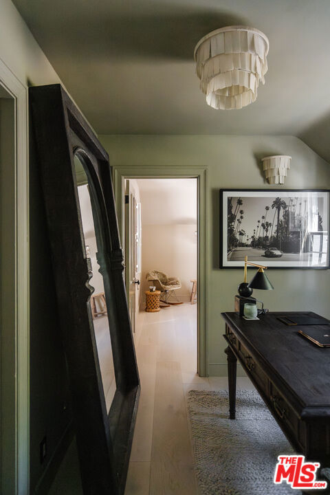 3100 Coldwater Canyon Avenue, Studio City CA: https://media.crmls.org/mediaz/f6dcd164-fd50-4908-a557-f8997eca1a62.jpg