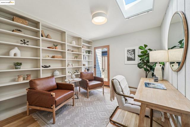 19 Highland Blvd, Kensington CA: https://media.crmls.org/mediaz/f6dcd8a4-3ccd-4b5f-89d1-7a95b1875fdd.jpg