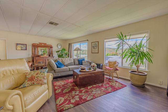 Detail Gallery Image 3 of 28 For 4650 Dulin #121,  Fallbrook,  CA 92028 - 2 Beds | 2 Baths