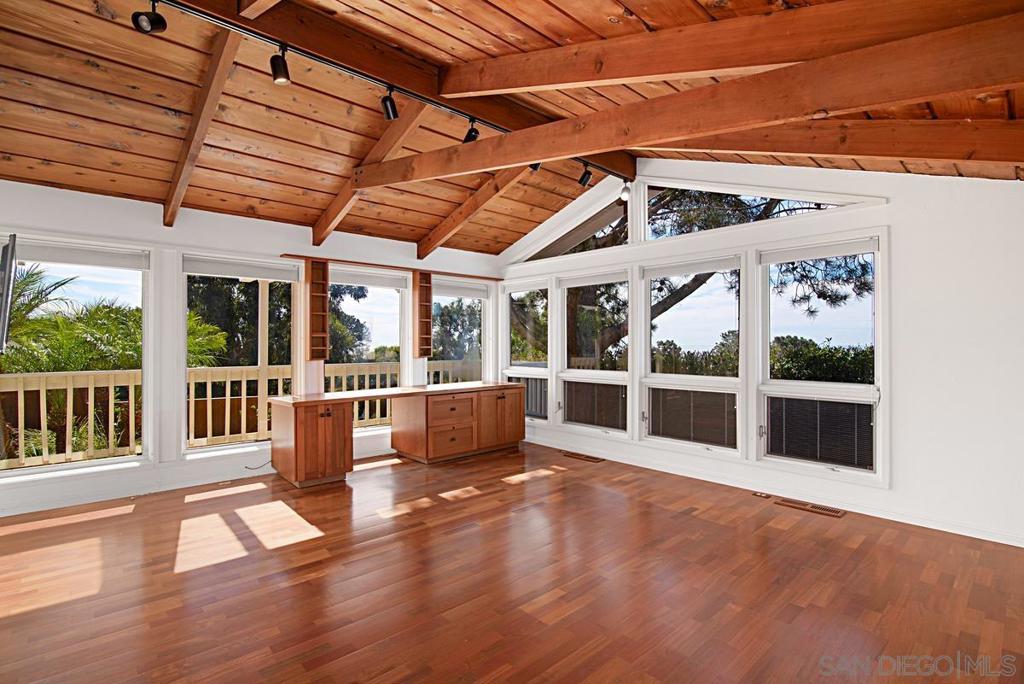 573 Amphitheatre Dr - photo 18