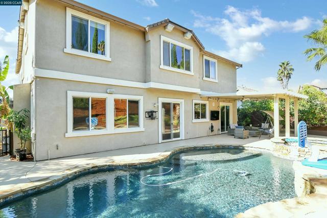 2593 Camel Back Rd, Brentwood CA: https://media.crmls.org/mediaz/f6dd7485-919d-488f-a1e8-6886360fe1ce.jpg