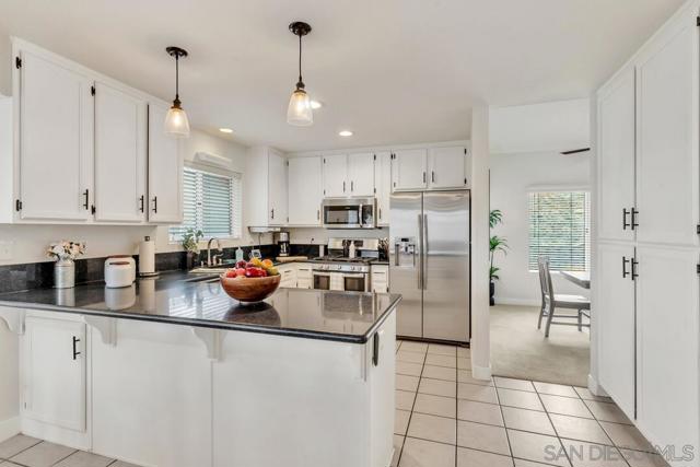 9410 Brian Way, El Cajon CA: https://media.crmls.org/mediaz/f6ddda07-4a3f-4edf-96fe-e0c46059462a.jpg