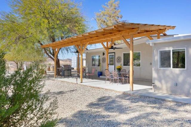 69450 Amboy Road, 29 Palms CA: https://media.crmls.org/mediaz/f6ddf9eb-ab9d-488d-8f4f-ebcd325fe37d.jpg